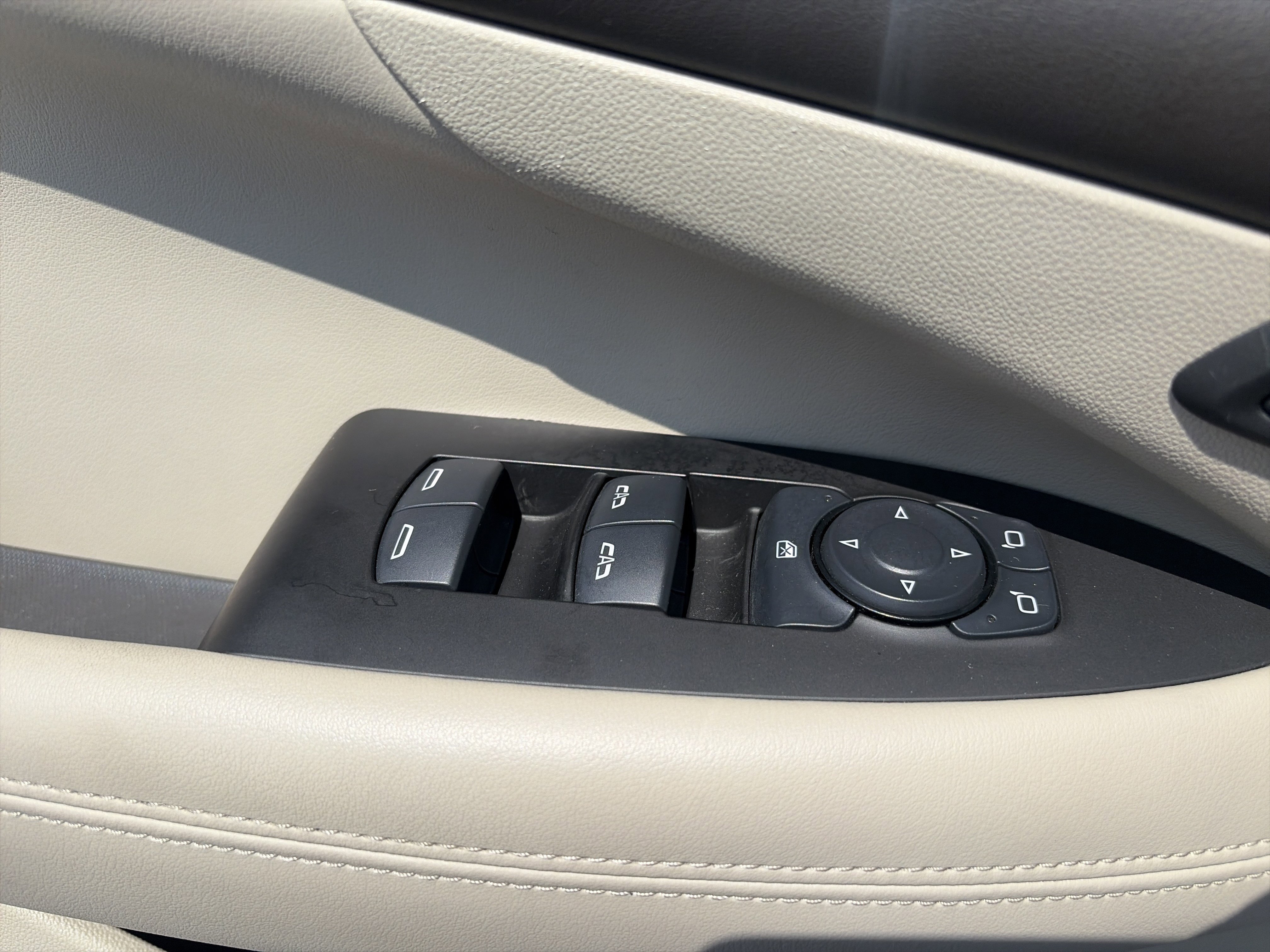 Used 2017 Buick LaCrosse Premium image 5