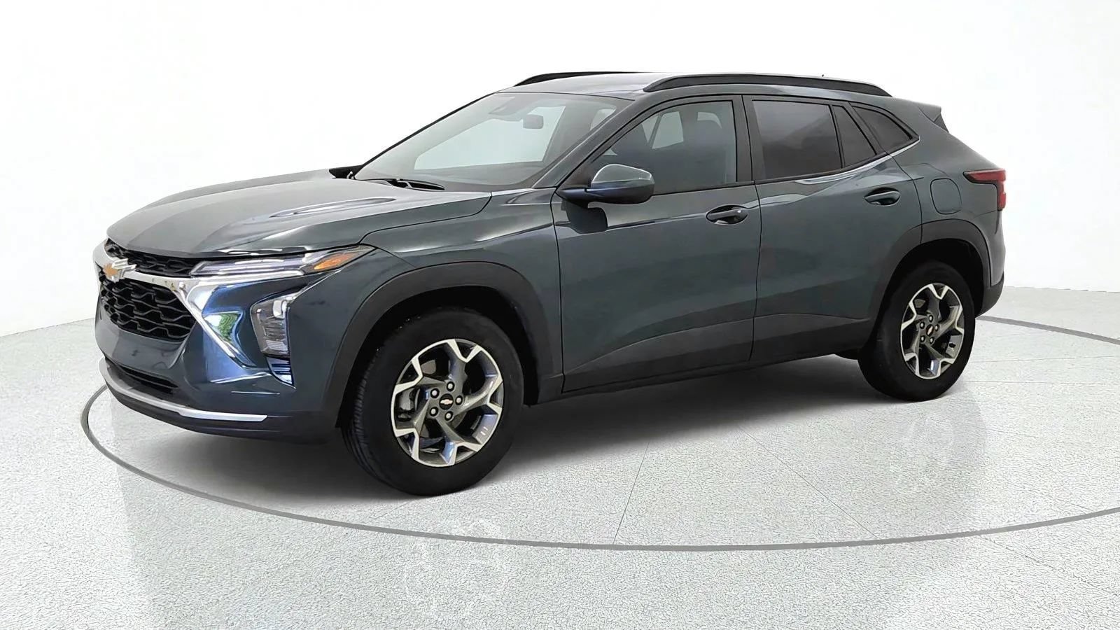 Used 2025 Chevrolet Trax LT w/ Driver Confidence Package FWD image 4