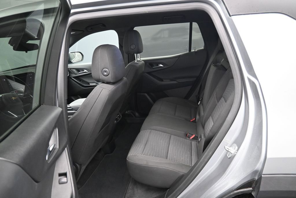 Used 2025 Chevrolet Equinox LT FWD image 16