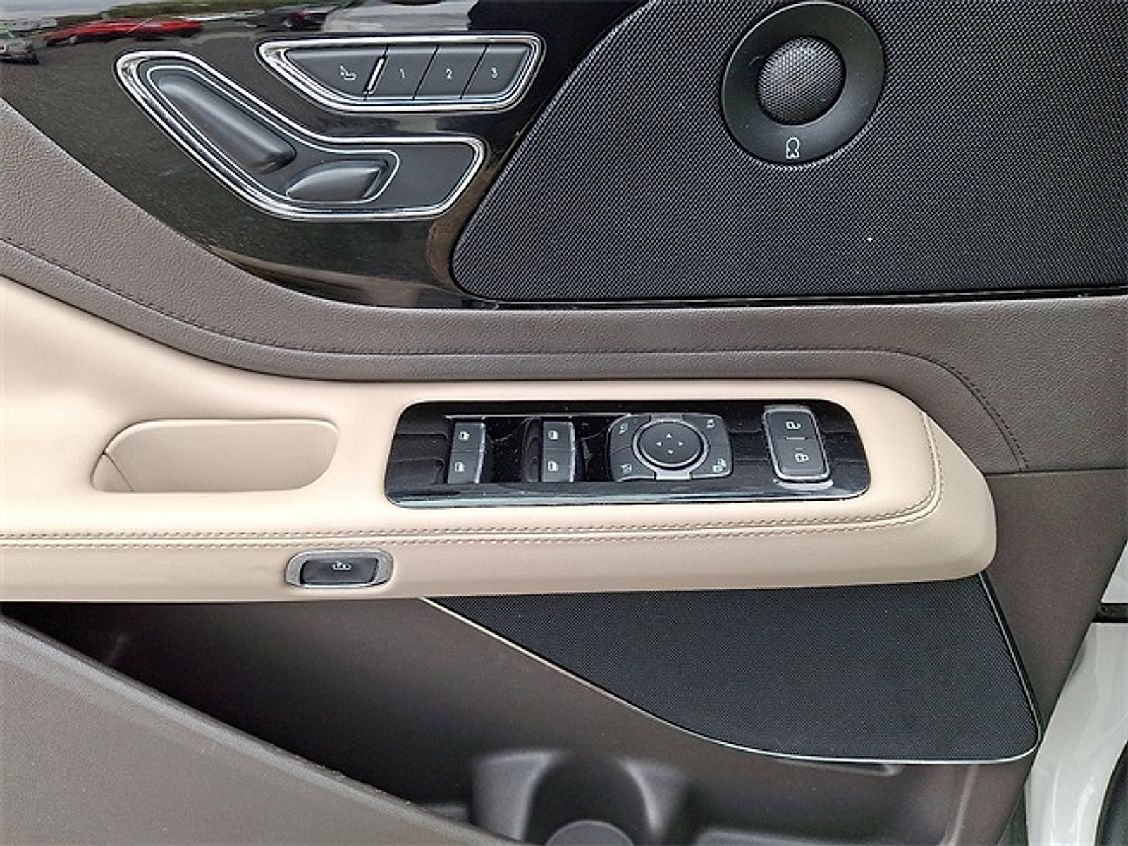 Used 2020 Lincoln Aviator Reserve w/ Equipment Group 201A image 13