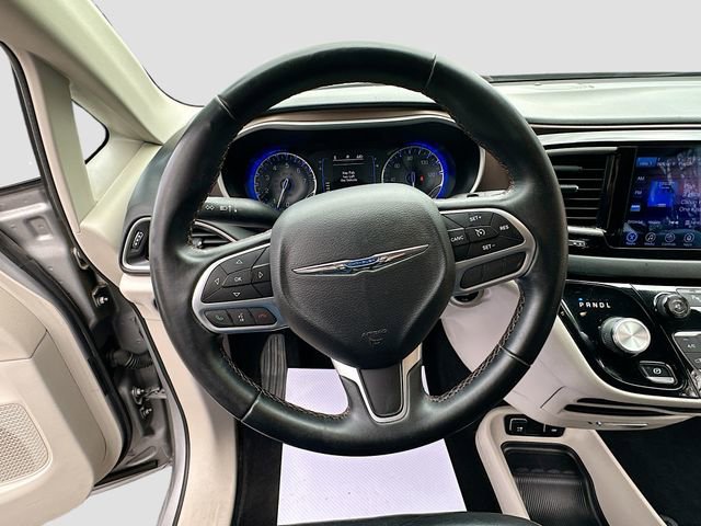 Used 2017 Chrysler Pacifica Touring-L image 12