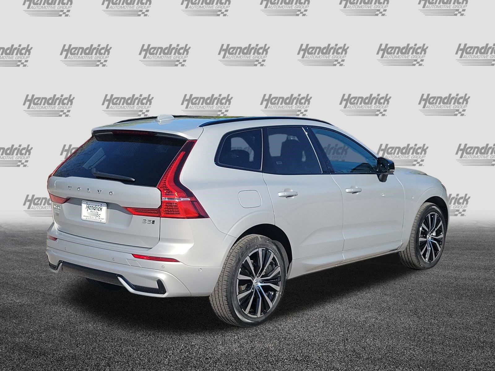 Used 2025 Volvo XC60 B5 Plus image 10