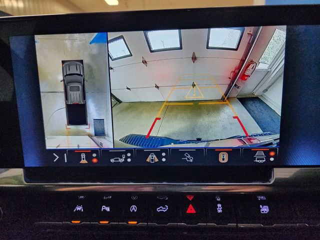 Certified 2024 Chevrolet Silverado 1500 High Country AWD/4WD image 27