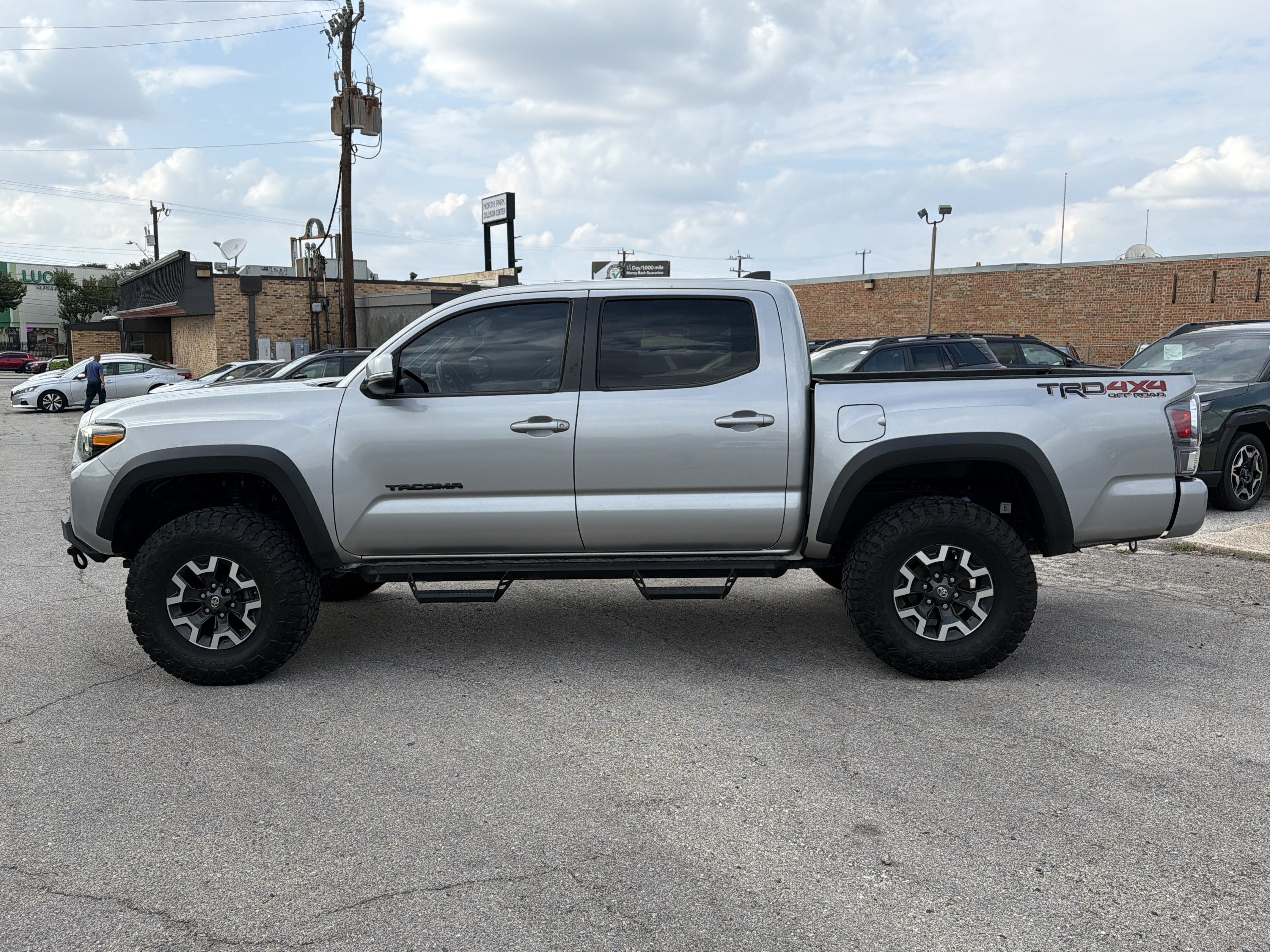 Used 2021 Toyota Tacoma TRD Off-Road w/ Technology Package AWD/4WD image 7