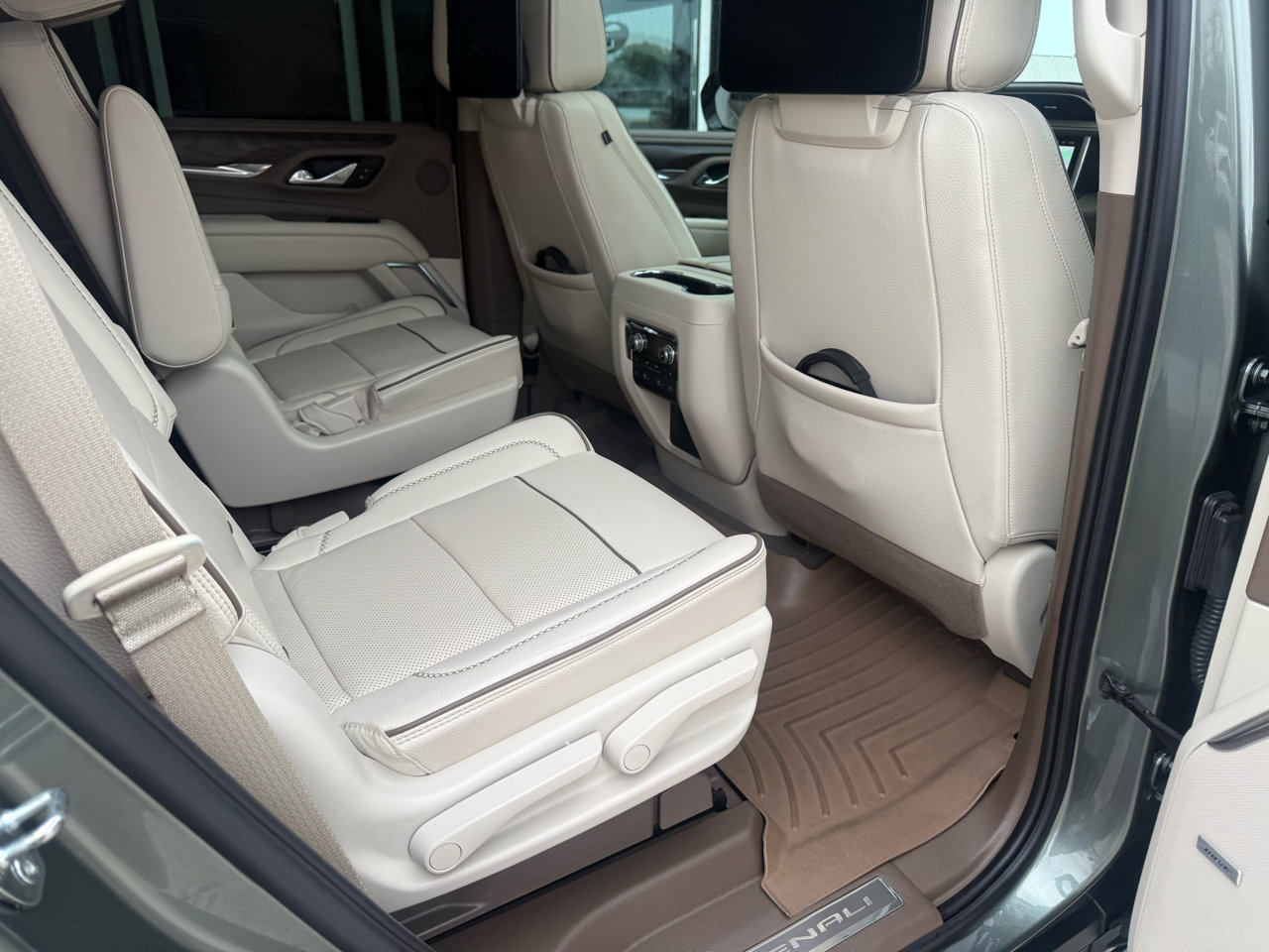 Used 2023 GMC Yukon Denali image 21