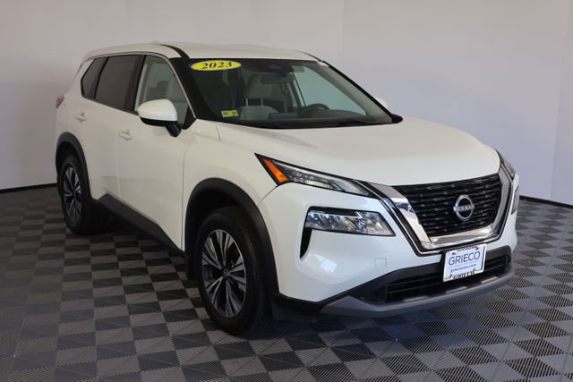 Used 2023 Nissan Rogue SV image 1