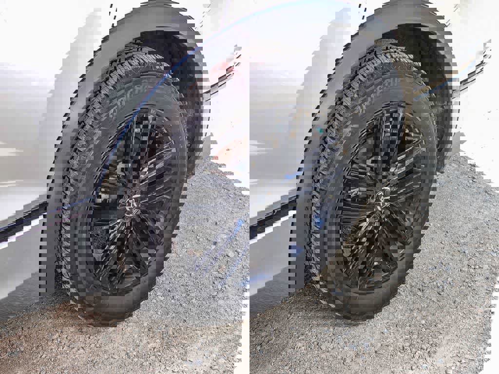 Used 2022 Volkswagen Tiguan SE R-Line image 18