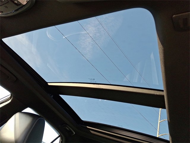 Used 2023 Chrysler 300 C image 14