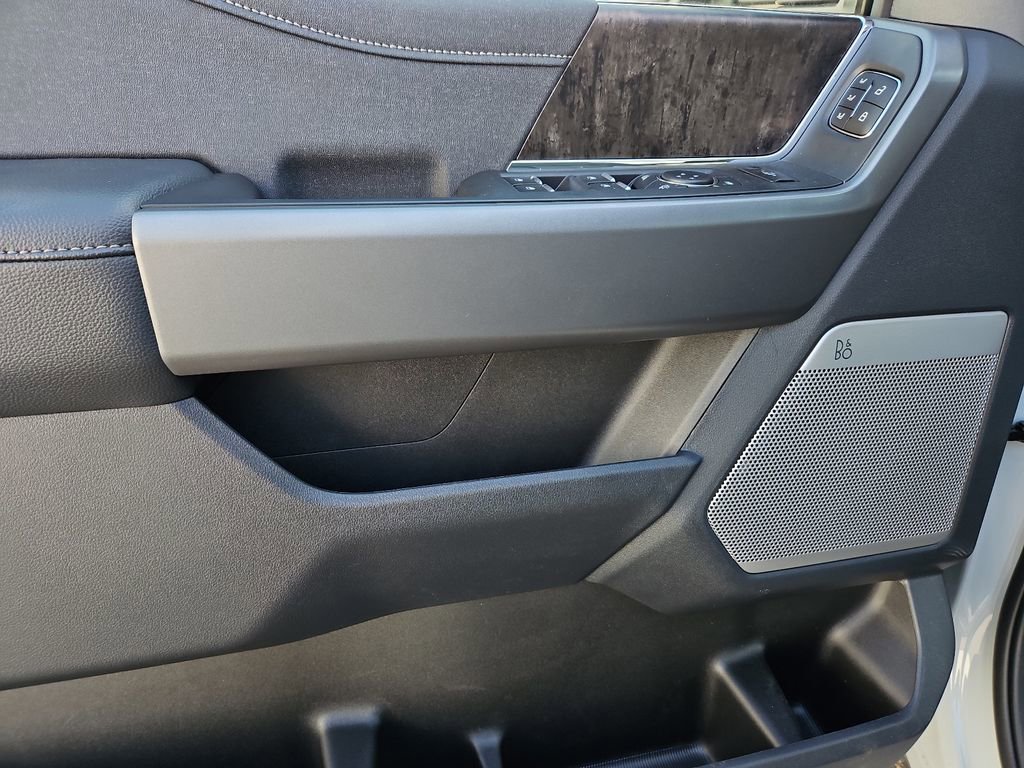 New 2026 Ford F250 Lariat w/ Black Appearance Package image 21