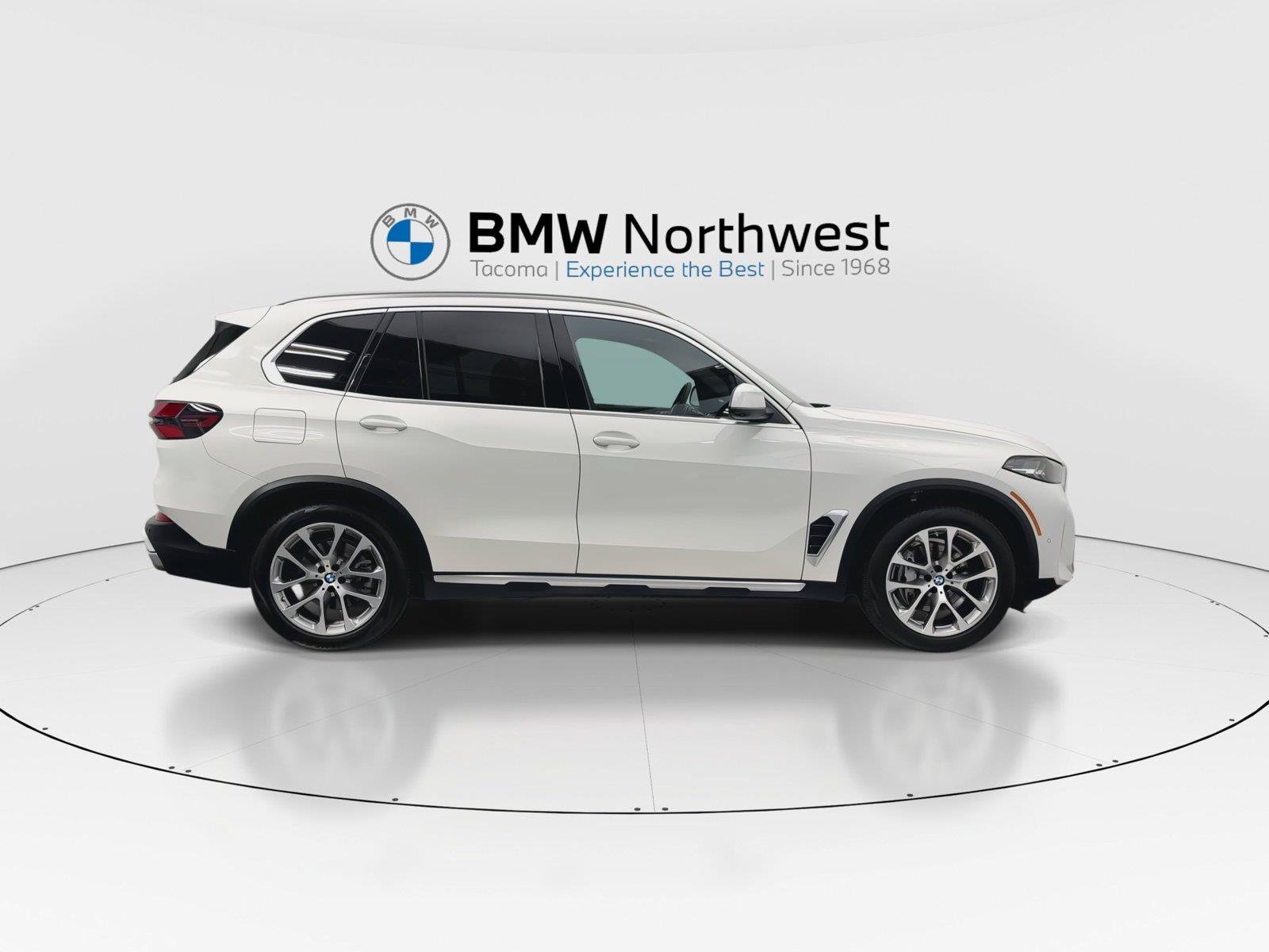 Used 2024 BMW X5 xDrive40i w/ Parking Assistance Package AWD/4WD image 5