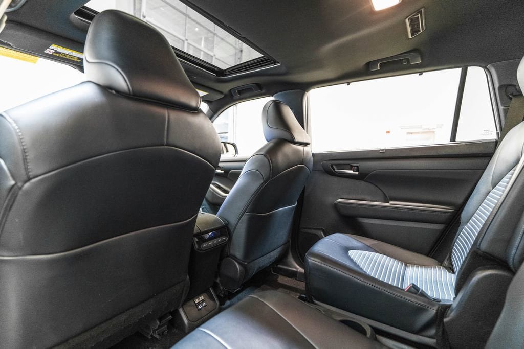 Certified 2025 Toyota Highlander XSE image 11