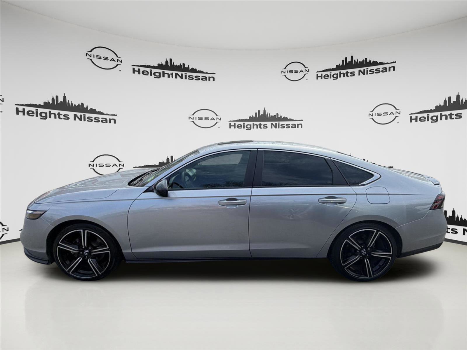 Used 2023 Honda Accord Sport image 2