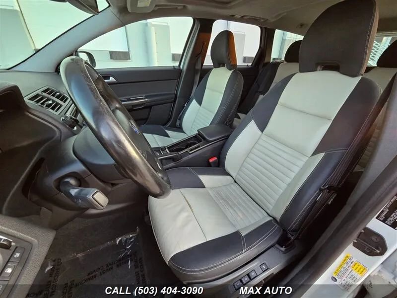 Used 2011 Volvo V50 T5 R-Design image 12