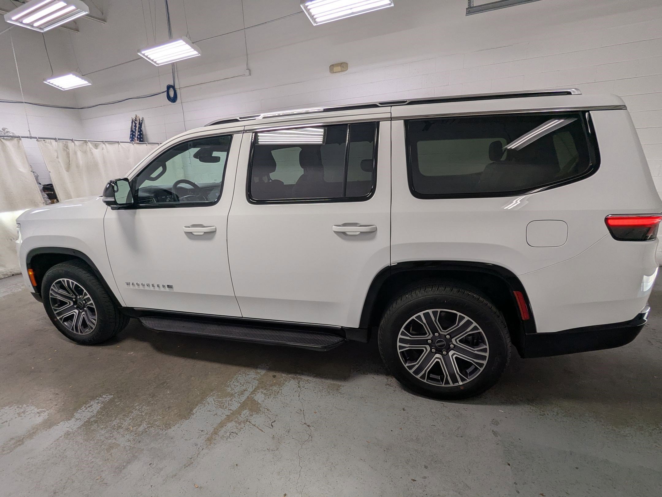 New 2025 Jeep Wagoneer Series II w/ Convenience Group I image 8