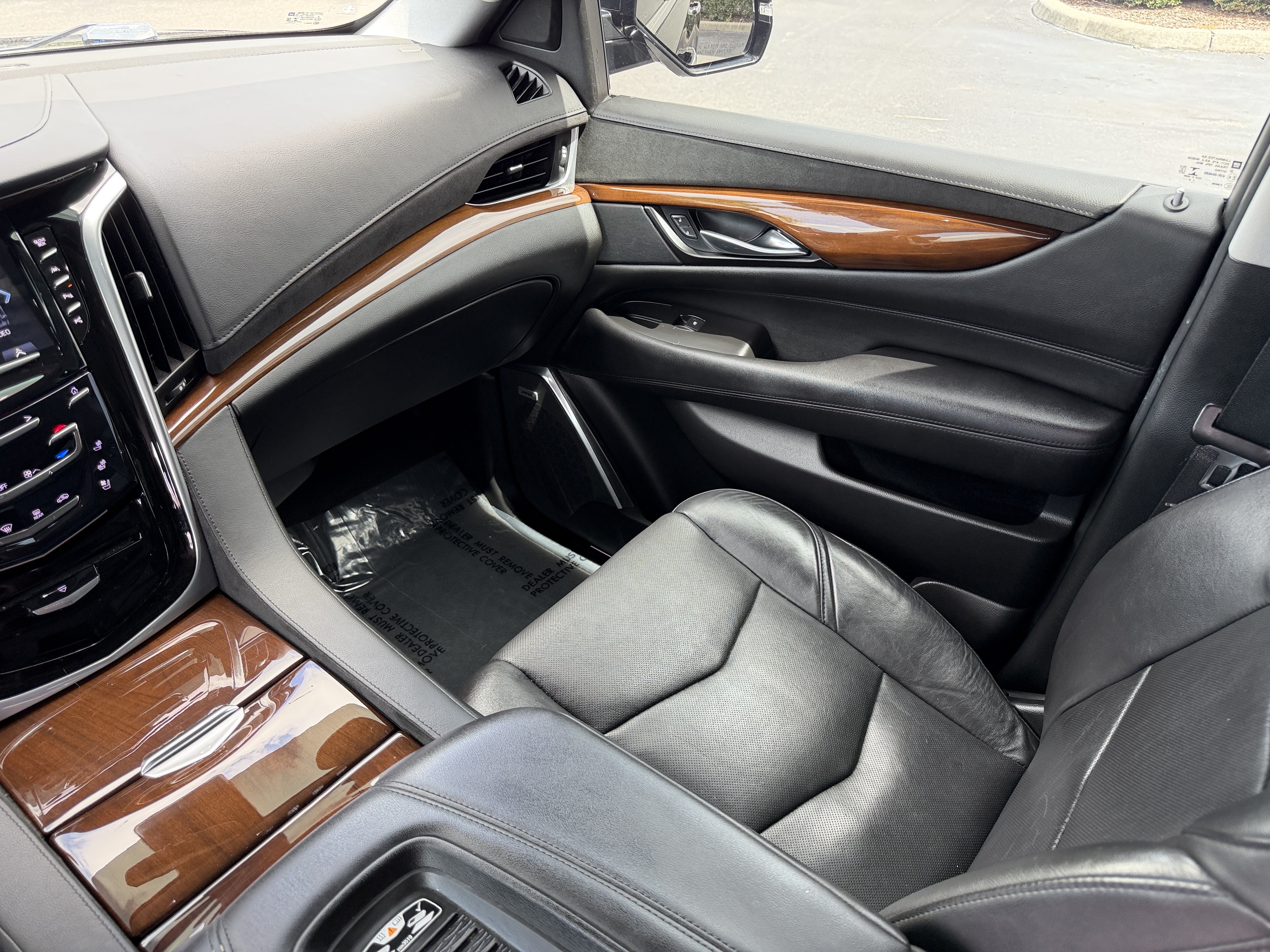 Used 2020 Cadillac Escalade ESV Premium Luxury AWD/4WD image 18
