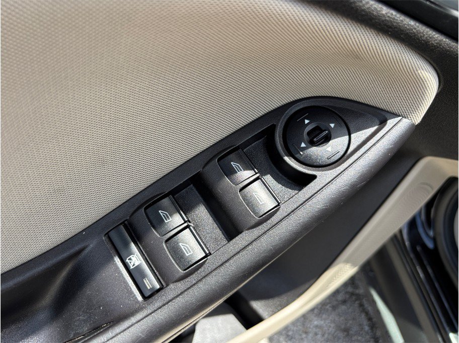 Used 2016 Ford Focus SE FWD image 16