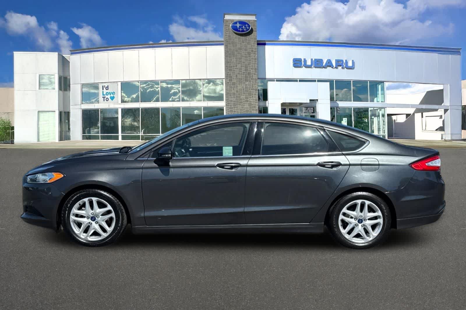 Used 2016 Ford Fusion SE FWD image 9