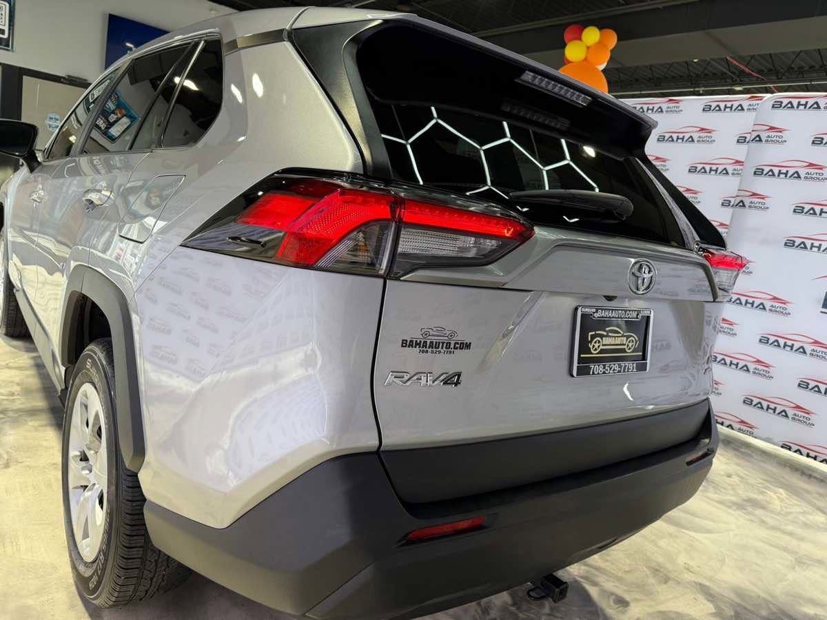 Used 2022 Toyota RAV4 LE image 18