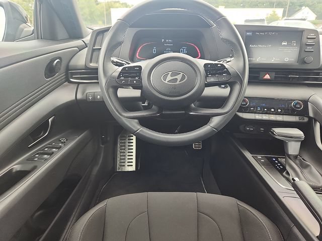 Used 2025 Hyundai Elantra Sport w/ Cargo Package FWD image 10