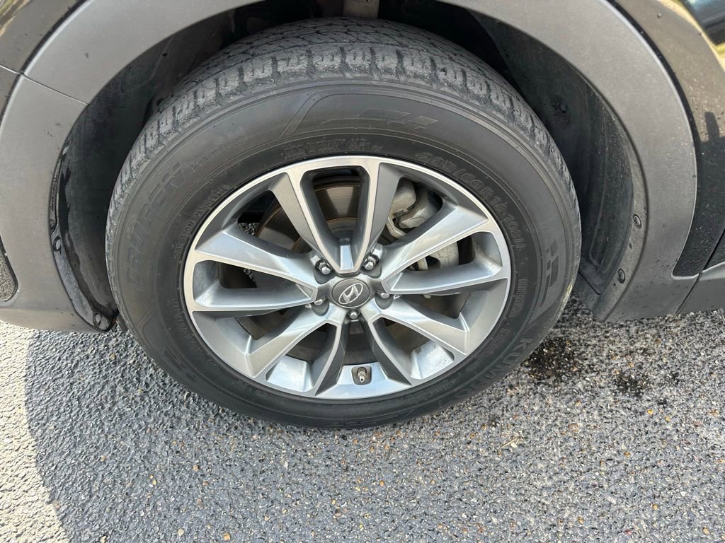 Used 2017 Hyundai Santa Fe SE image 11