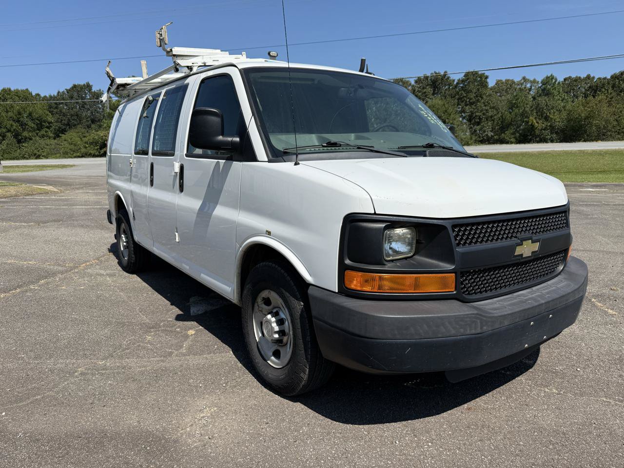 Used 2015 Chevrolet Express 2500 RWD image 4