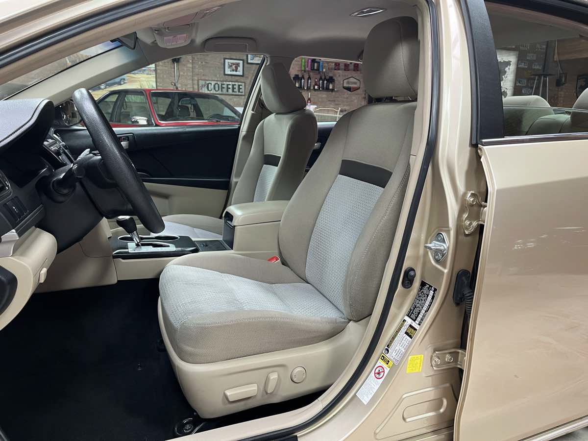 Used 2012 Toyota Camry LE FWD image 22