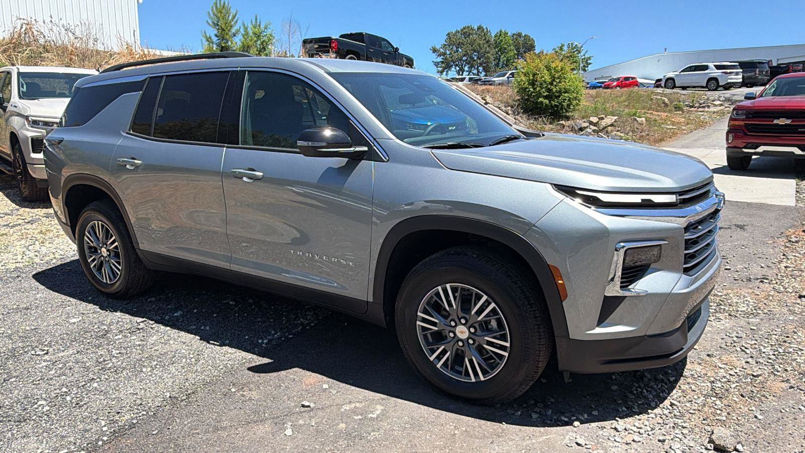 New 2026 Chevrolet Traverse LT FWD image 3