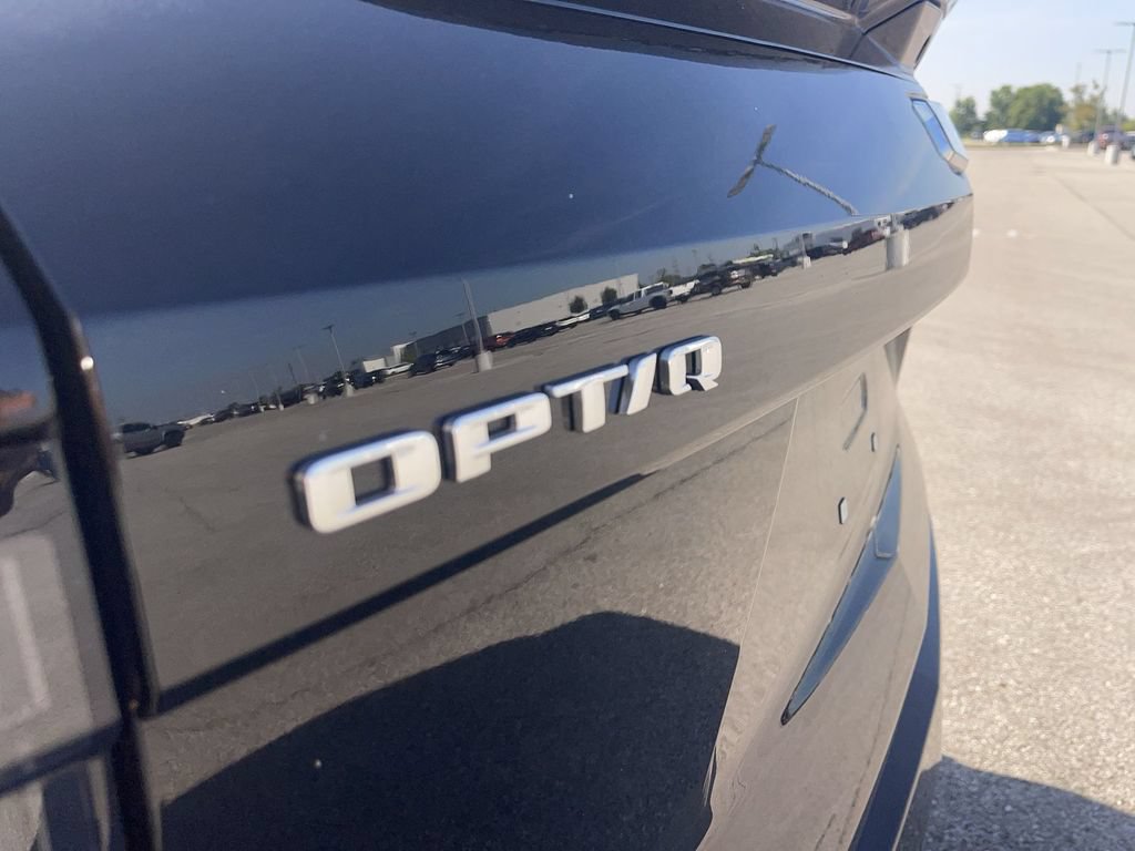 Certified 2025 Cadillac Optiq Sport 1 w/ LPO, ONYX Package AWD/4WD image 4