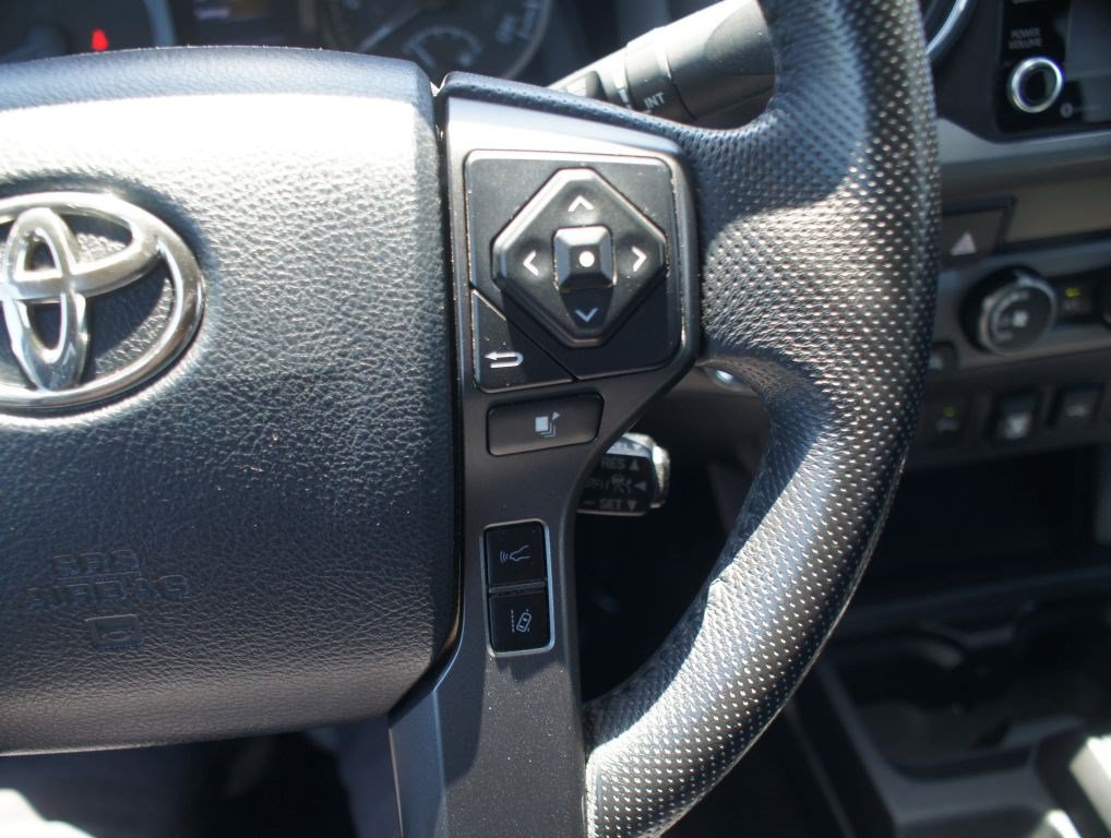 Used 2020 Toyota Tacoma TRD Off-Road w/ Technology Package AWD/4WD image 9