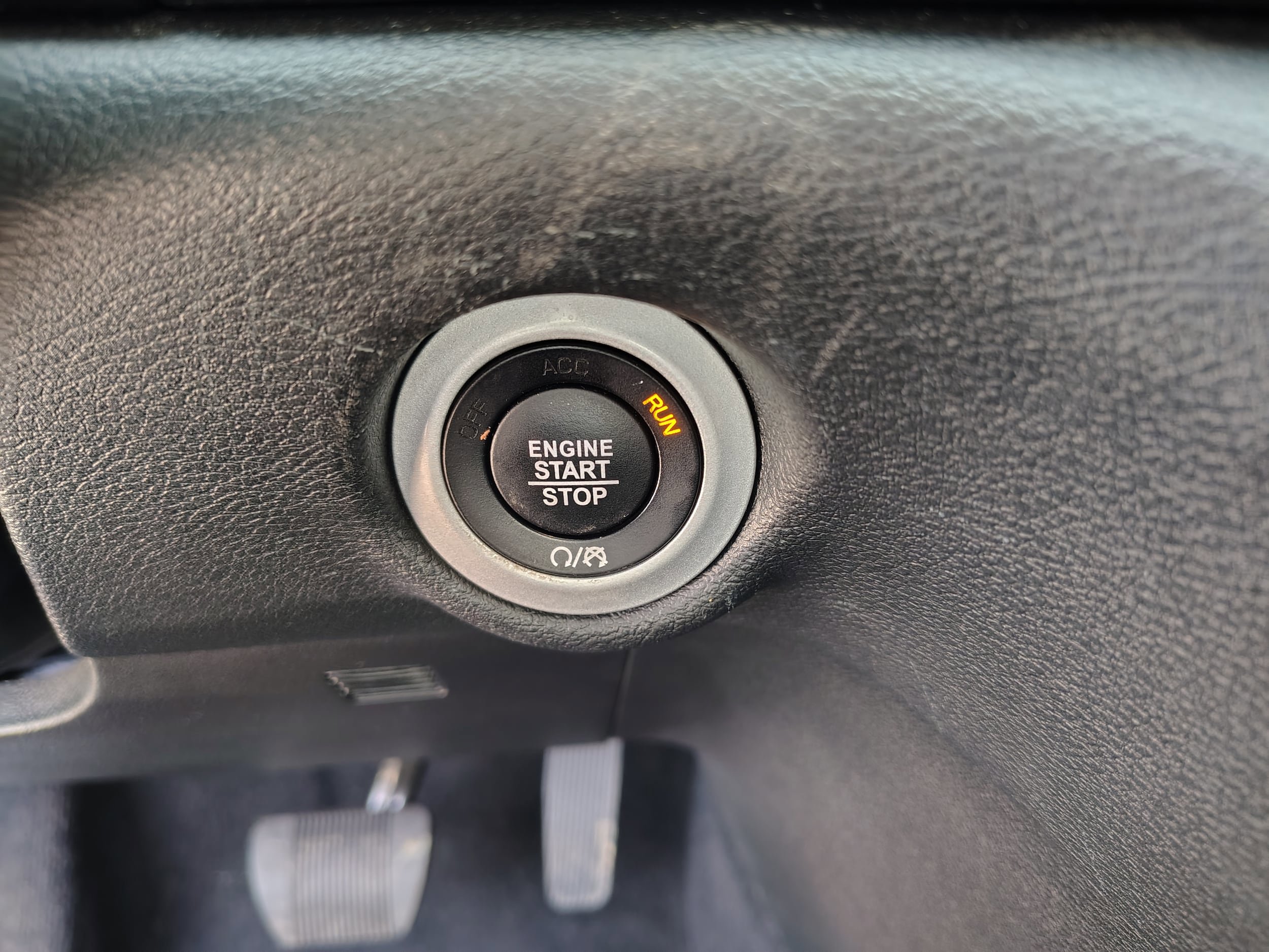 Used 2025 Chrysler Pacifica Select image 33