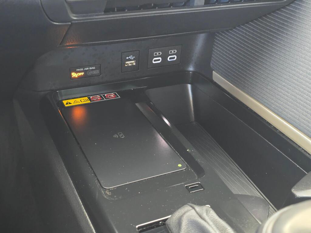 Used 2025 Toyota Camry SE image 33