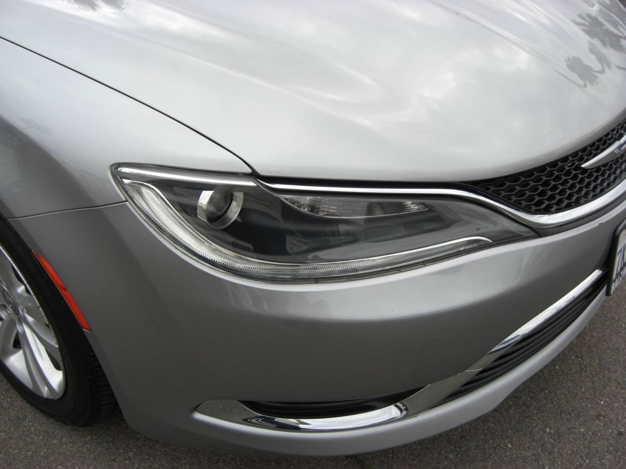 Used 2015 Chrysler 200 Limited FWD image 19