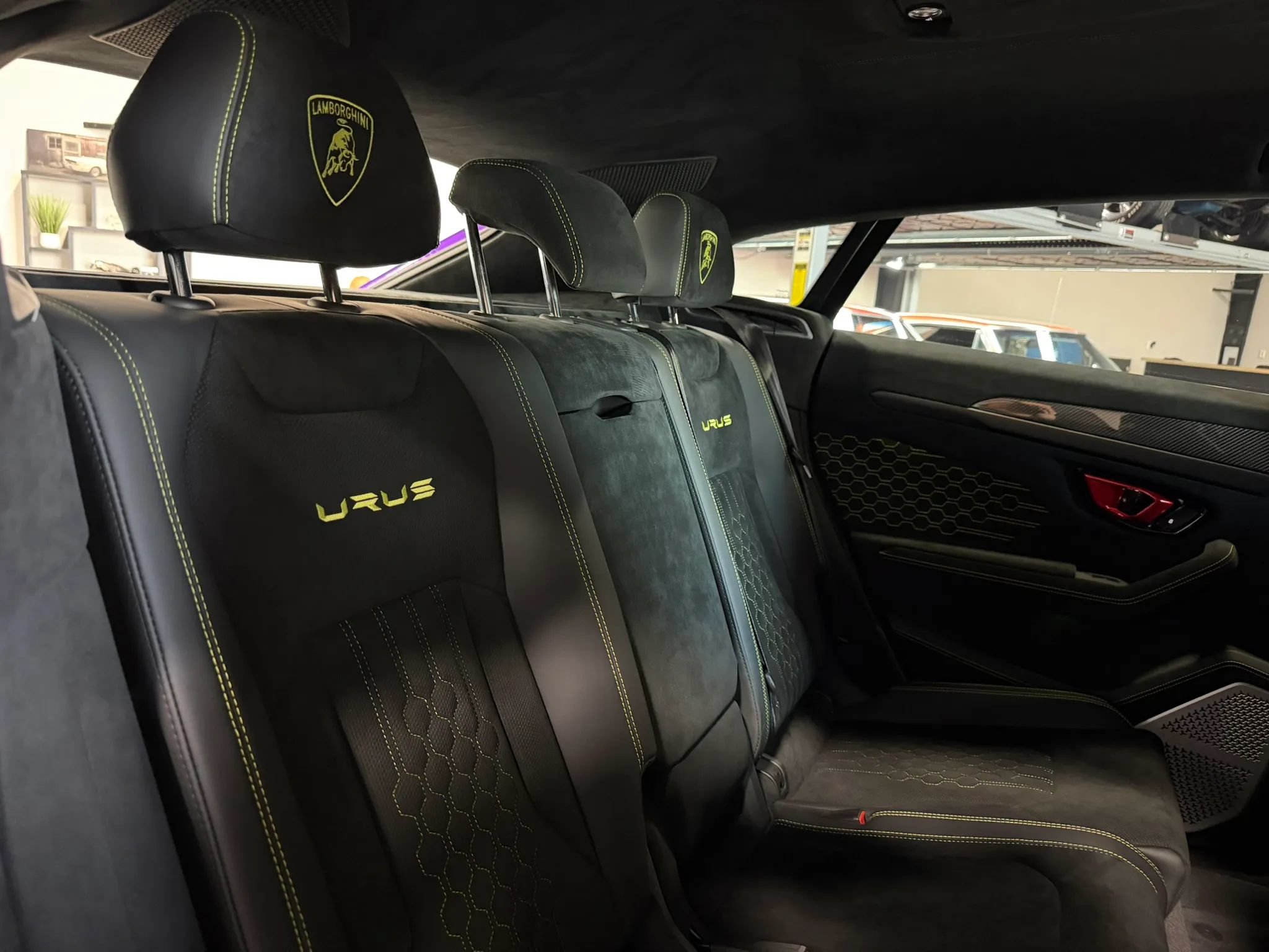 Used 2024 Lamborghini Urus Performante AWD/4WD image 40