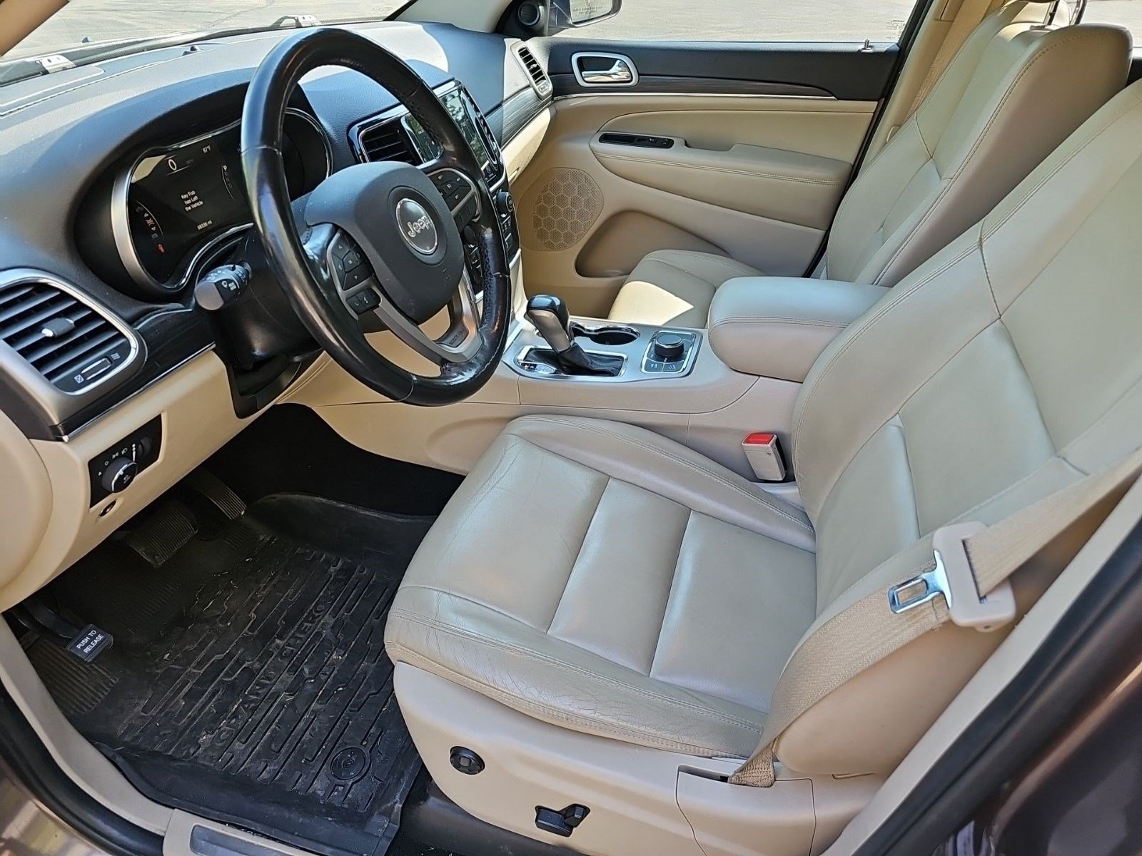 Used 2021 Jeep Grand Cherokee Limited w/ Trailer Tow Group IV AWD/4WD image 17