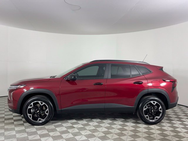 Used 2025 Chevrolet Trax LT FWD image 8