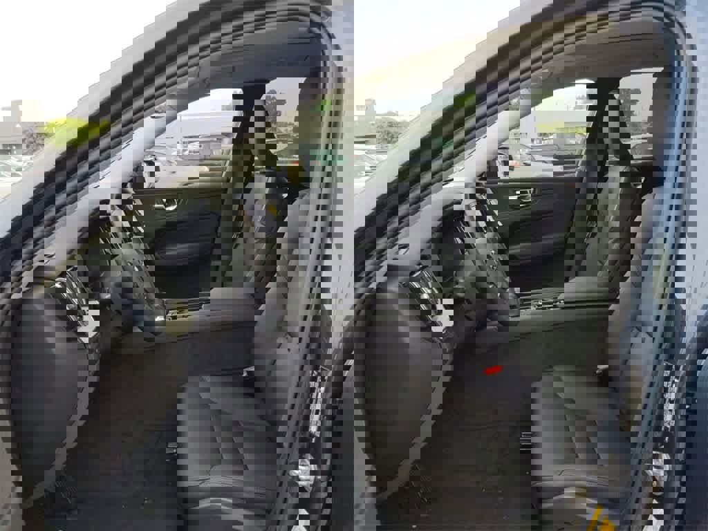 New 2025 Volvo XC60 T8 Plus w/ Protection Package Premier image 14