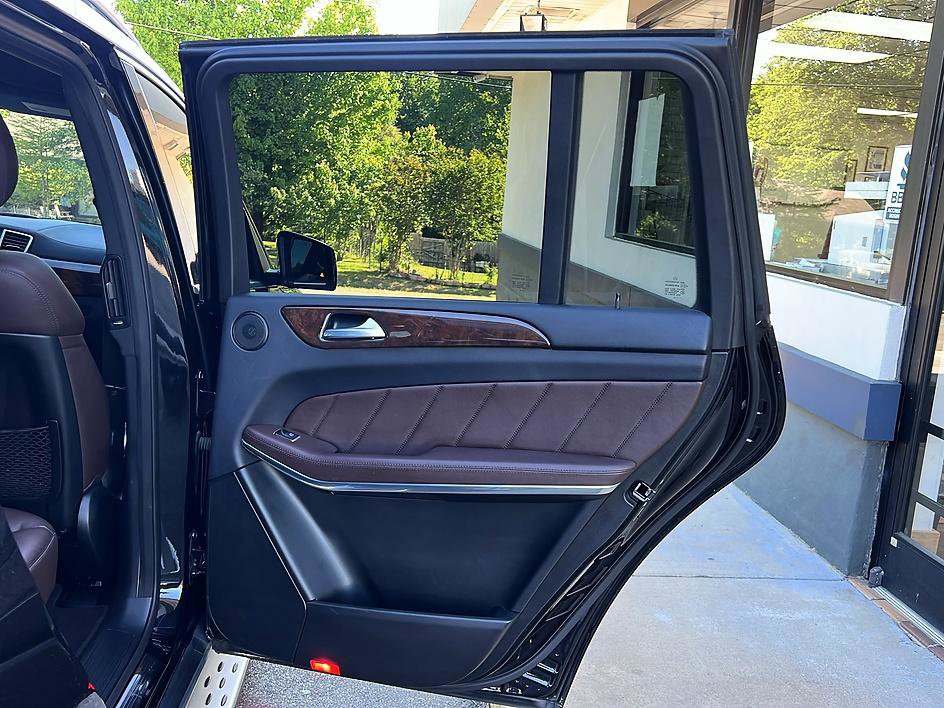 Used 2014 Mercedes-Benz GL 450 4MATIC w/ Appearance Package image 31