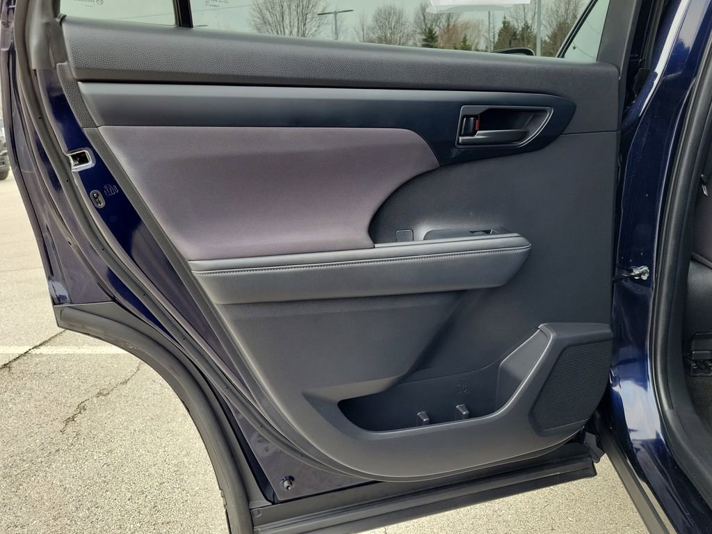 Used 2023 Toyota Highlander LE image 10