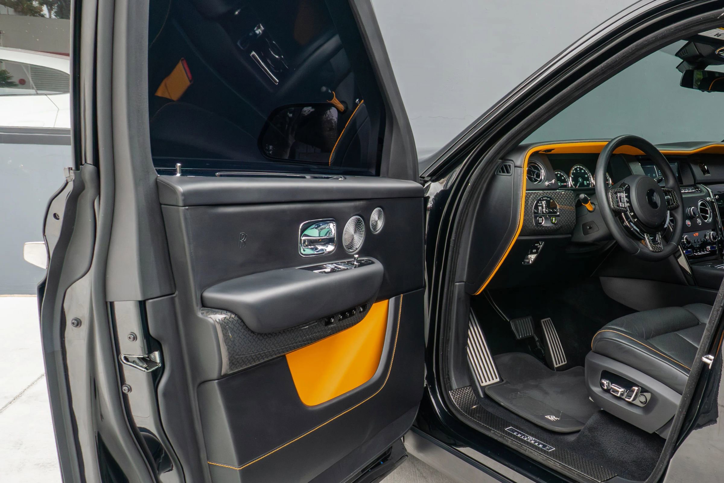 Used 2023 Rolls-Royce Cullinan Black Badge w/ Leather Finishing Pack image 62