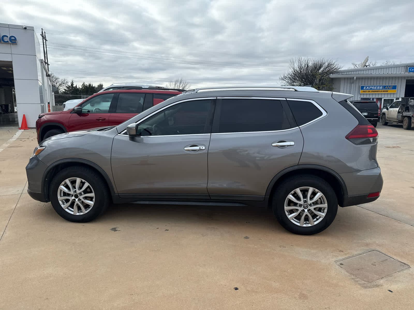 Used 2018 Nissan Rogue SV image 7