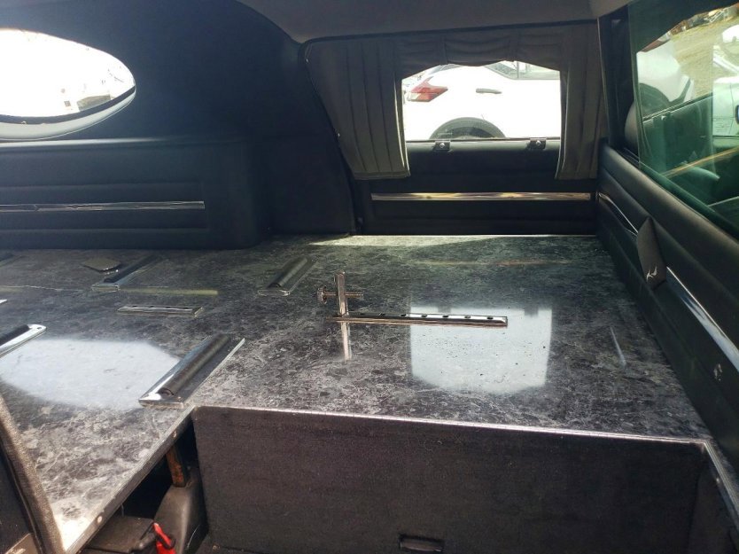 Used 2003 Cadillac De Ville Hearse FWD image 9