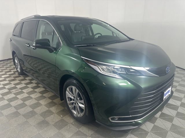 Used 2023 Toyota Sienna Limited AWD/4WD image 1
