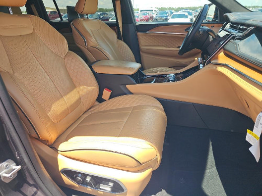 Used 2025 Jeep Grand Cherokee L Summit AWD/4WD image 2