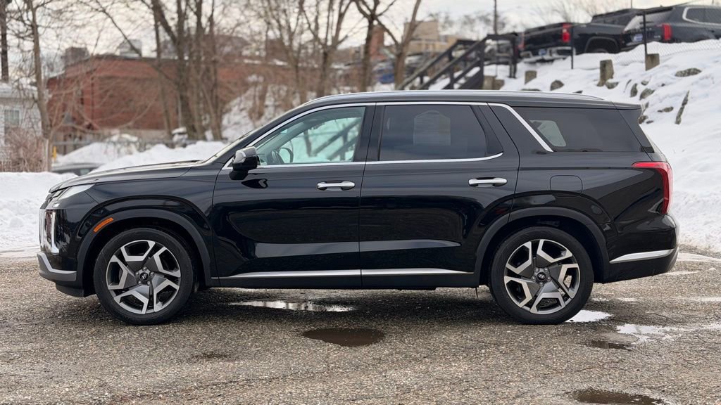 Used 2023 Hyundai Palisade Limited w/ Cargo Package image 3