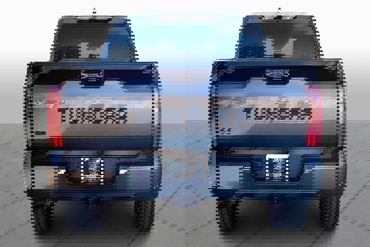 Used 2023 Toyota Tundra Platinum image 5