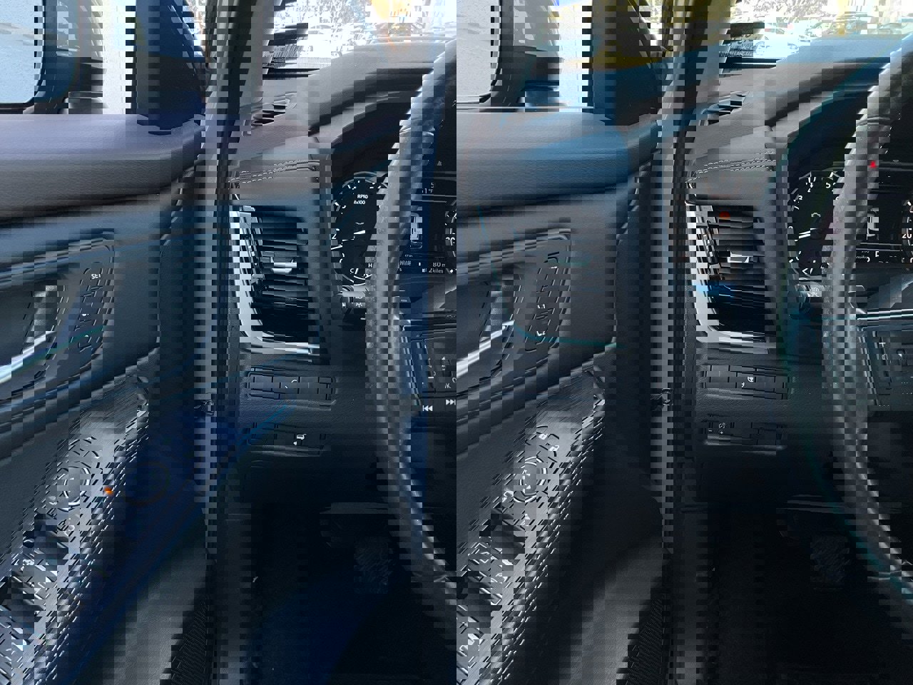 Used 2022 Nissan Rogue SL w/ SL Premium Package image 27