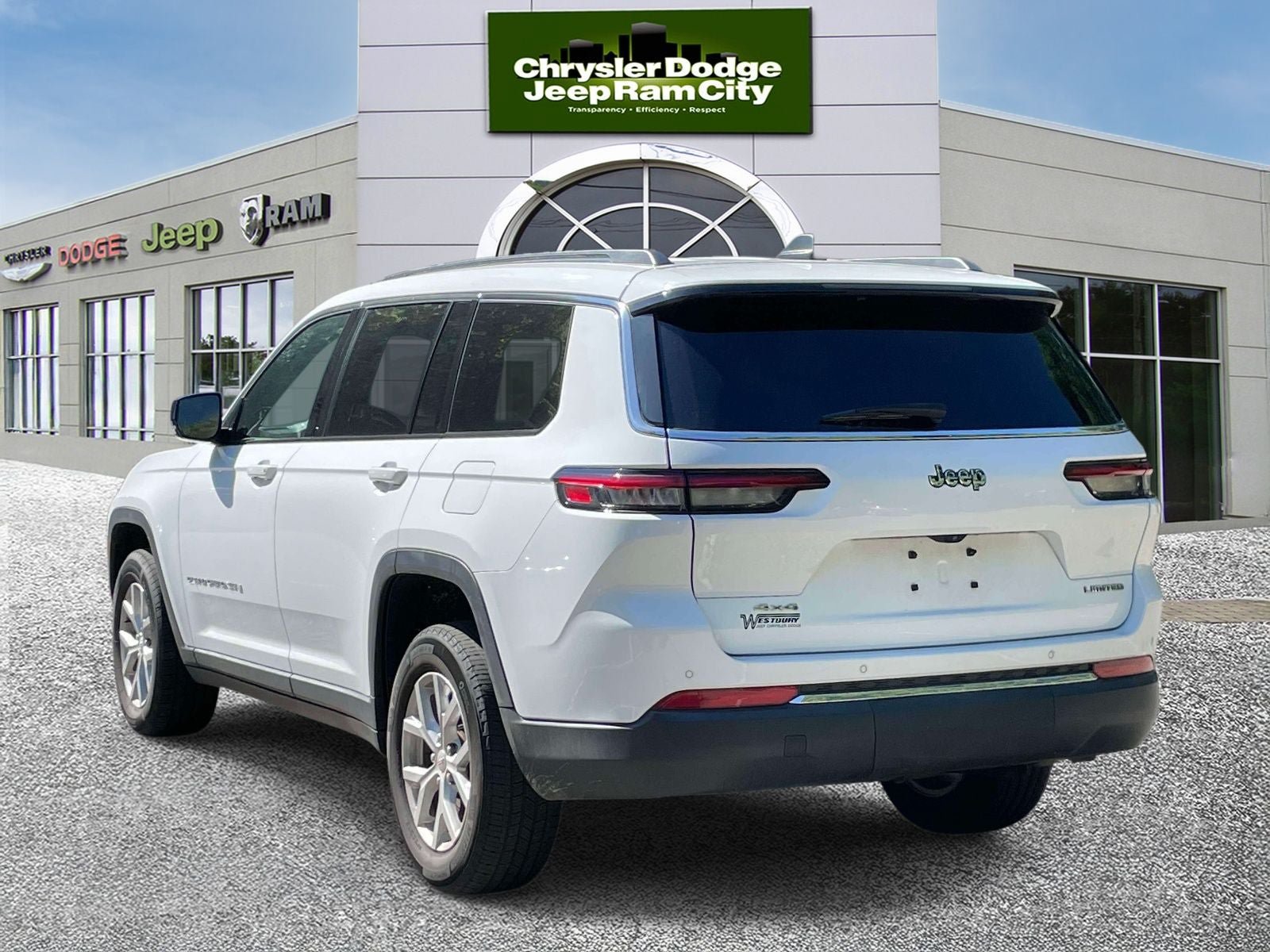 Used 2023 Jeep Grand Cherokee L Limited AWD/4WD image 8