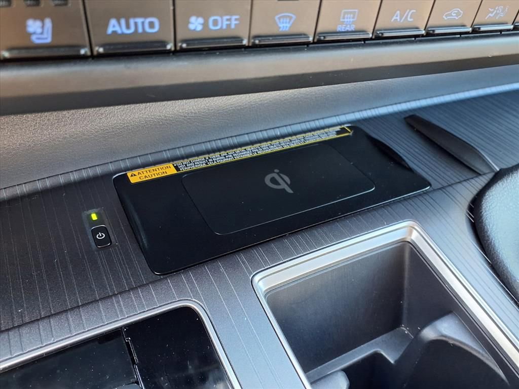 Used 2024 Toyota Sienna XSE w/ XSE Premium Package image 15