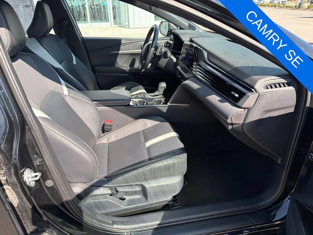 Used 2025 Toyota Camry SE FWD image 7