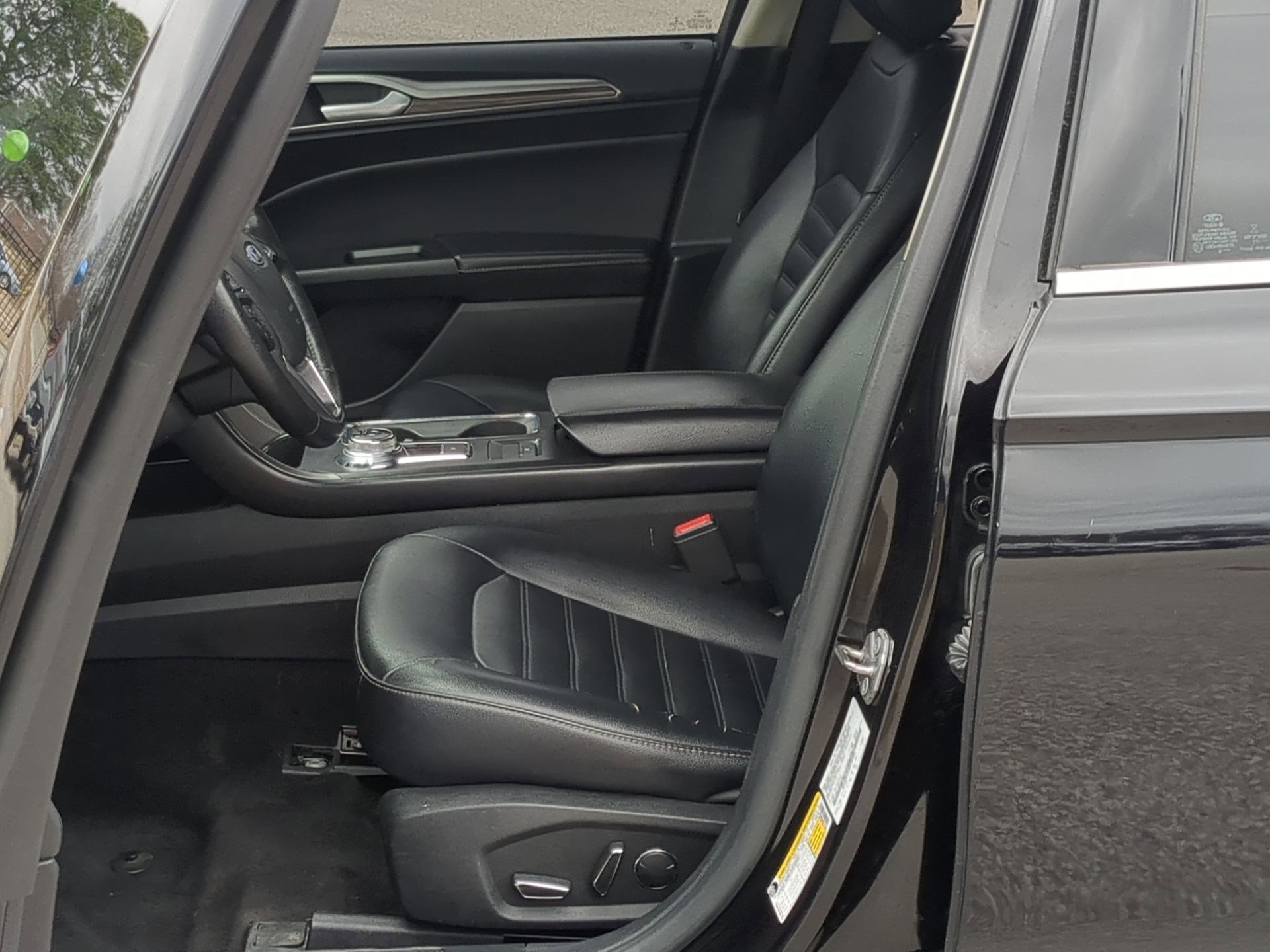 Used 2019 Ford Fusion SEL FWD image 11